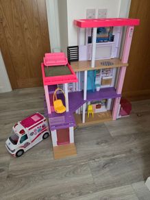 Barbie Dreamhouse & Ambulance