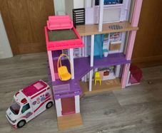 Barbie Dreamhouse & Ambulance