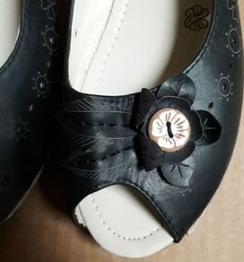 New open toe black sandals