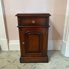 Bedside lockers