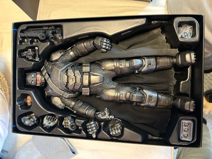 Hot Toys Batman Armour BVS