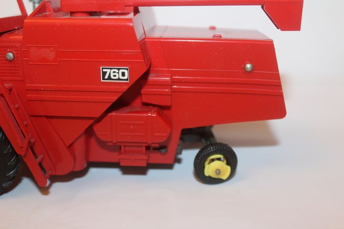 Britains - Farm - Massey Ferguson Combine Harvester 760