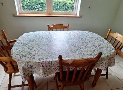 Table & Chairs