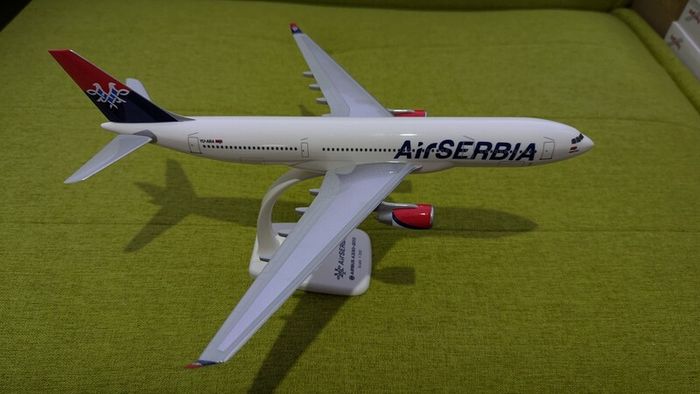Air Serbia 1:200 scale model airplane, Airbus A330 aircraft, made by Daron, NEW