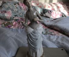 Lovely Lladro Nao Figurine