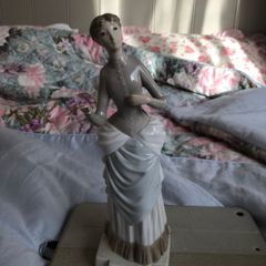 Lovely Lladro Nao Figurine
