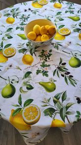 Round tablecloth.  143cm. 100% cotton