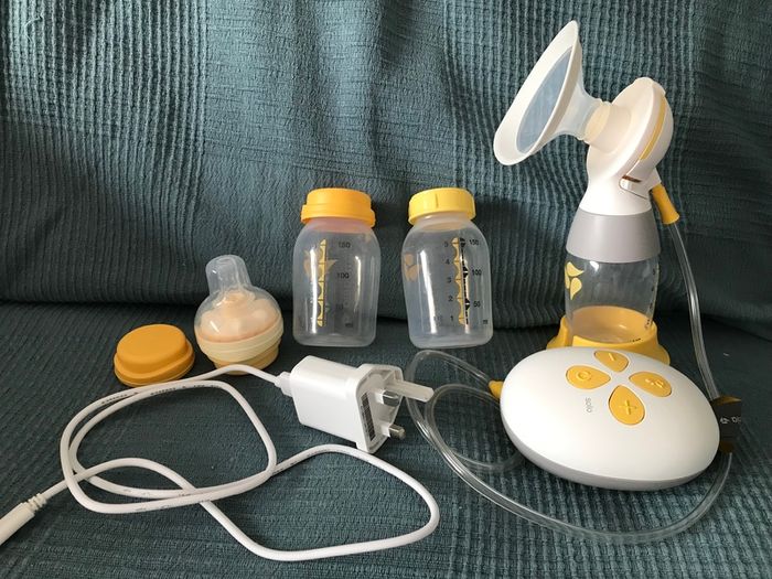 Medela Solo breast pump (mobile) PLUS extras