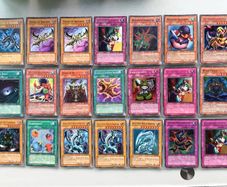Yu-Gi-Oh! Approx. 800 Cards with Vintage Holos