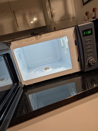 Russell Hobbs 700w microwave
