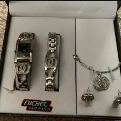 Brand New NY London watch jewellery set. contains a watch a bracelet a necklace and a set of e