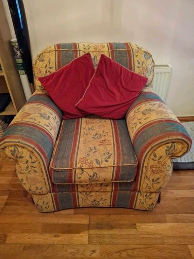 Couch 3 1 1 great condition only cleaned. Comfy.