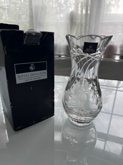 royal doulton vase