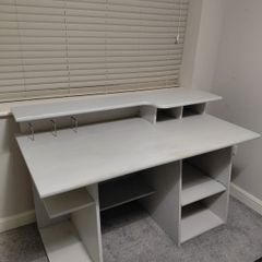 Computer desk/table