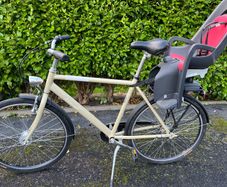 City/town bike + hamax child seat