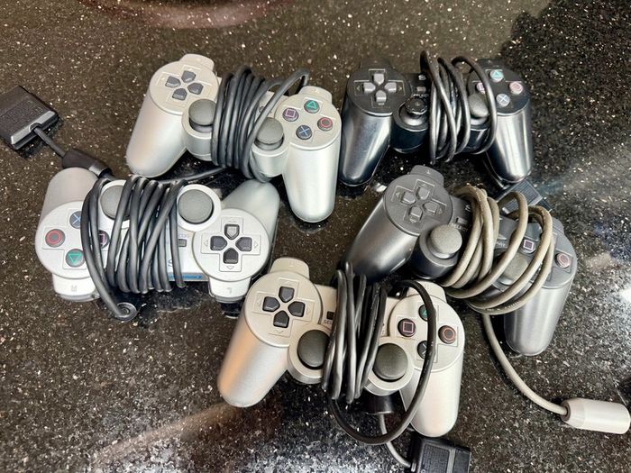 PS2 , Sony , Dual shock remote controllers x 5 , not working