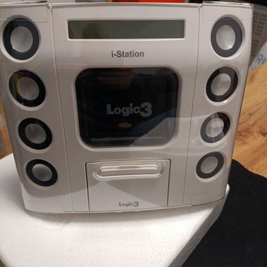 Logic3 i-Station8 Concert Sound speaker system with display for Apple iPod docking connector White