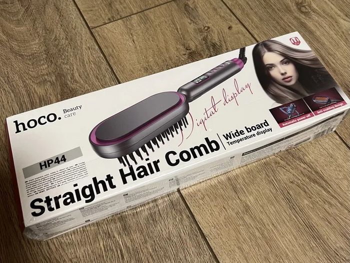 Electric straightening hair comb with digital display