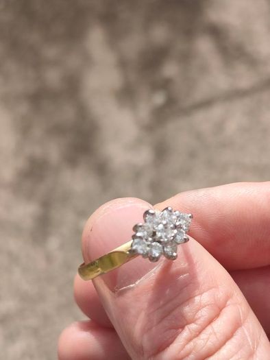 18 Carat Gold cluster diamond/engagement ring