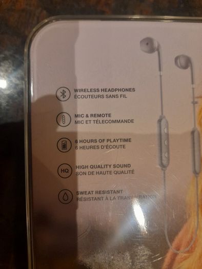 Wireless bluetooth earbuds Happy Plugs brand