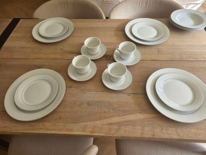 Tipperary Crystal Porcelain Dinner Set Excellent Condition