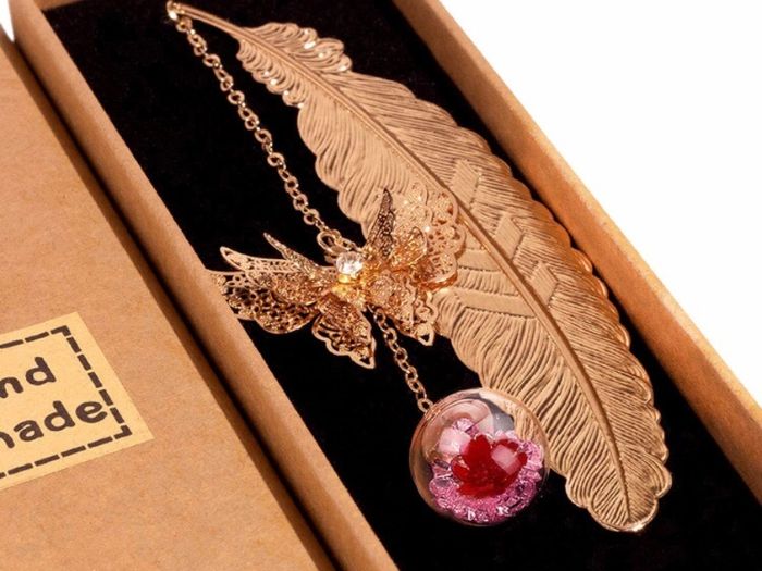 Toirxarn Metal Feather Bookmark Xmas Gift Christmas Present for Women Mum Ladies Her Girl Grandma Teacher Sister Wife MULTIPLE COLOURS AVAILABLE (FREE POSTAGE)