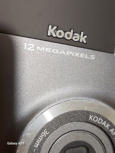 Kodak Easyshare M530 12 MP Digital Camera with 3x Wide Angle Optical Zoom and 2.7-Inch LCD