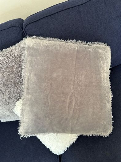 Set of 3 fluffy cushions