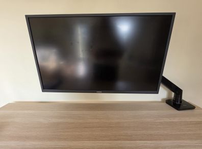 Samsung Monitor with arm