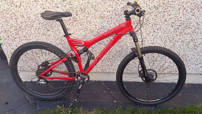 Full suspension mountain bike