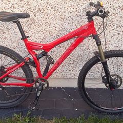 Full suspension mountain bike