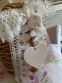 ShabbyChic Basket with beautiful Details
