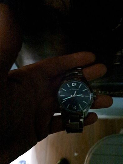 ACCURIST  mens hands glow in dark.