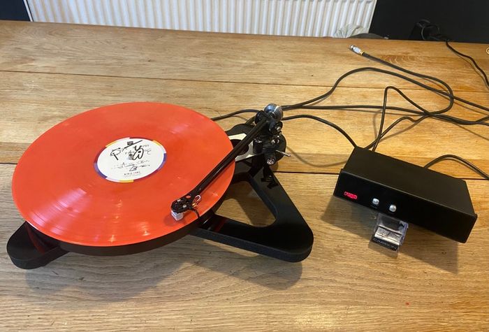 Rega RP8 Planar 8 Turntable with RB808 Tonearm and TTPSU Speed Control Power Supply Unit