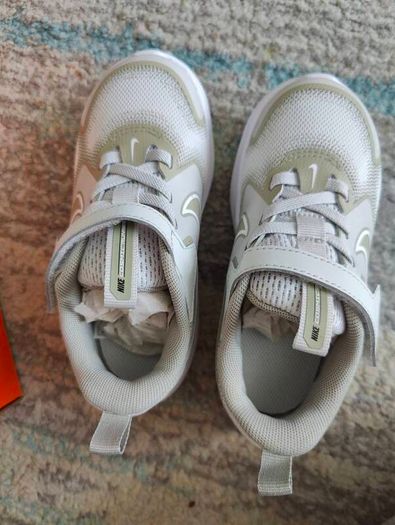 kids Nike trainers 9.5 uk