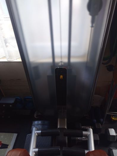 Inner and outer thigh machine