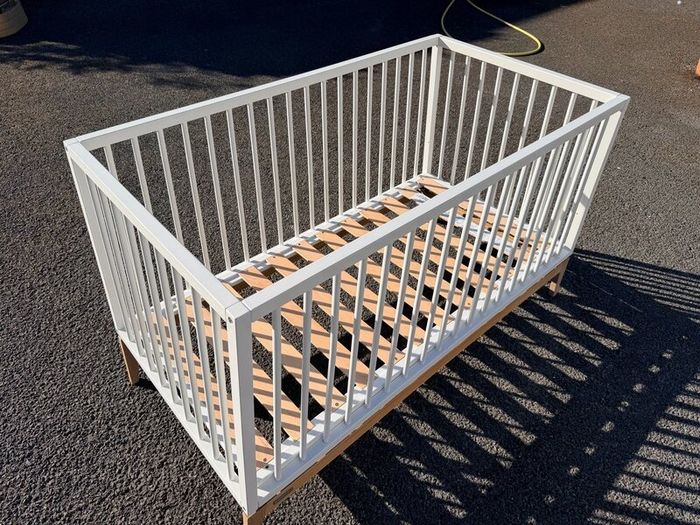 Leander crib