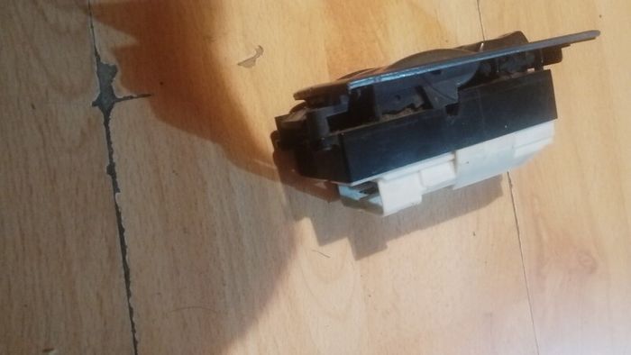 Toyota Corolla 97-02 RHD Drivers Master Window & Power Door Locking Switch 84820-12370 84820-12371