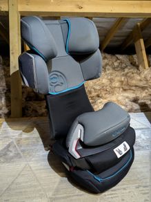 2/3 car seat with a base