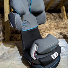 2/3 car seat with a base