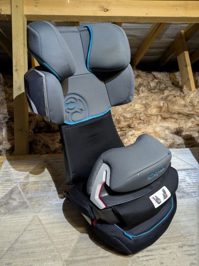 2/3 car seat with a base