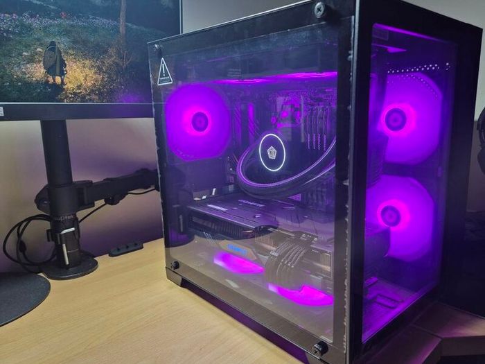 Gaming PC Ryzen 7 5800X, RX 7700 XT, 32gb Ram, 1TB M.2 Ssd, 750w Psu, Wifi/bt