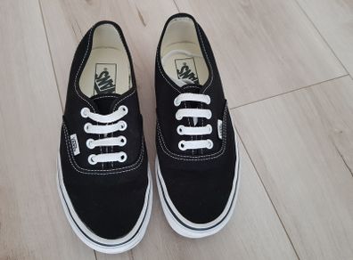 Plain black women's Vans size 4