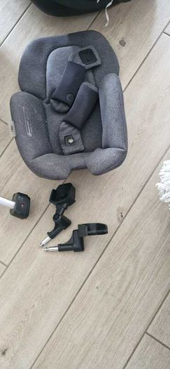 Maxi cosi car seat and isofix base