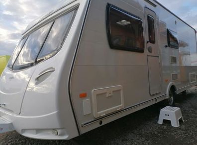 Lunar Lexon 560 4 Berth Caravan 2010