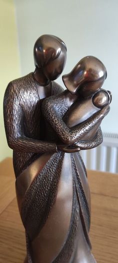 Happy Family Statue, 23 CM, Three Family Parents With New Born Baby Statue, Bonded Bronze, Couple With Baby, Family Gift, Anniversary, Gift.
