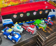 Paw Patrol transforming patroller with 6 Vehicles and 6 Figures