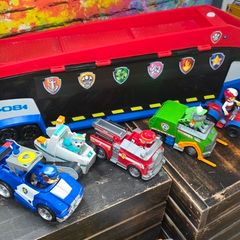 Paw Patrol transforming patroller with 6 Vehicles and 6 Figures