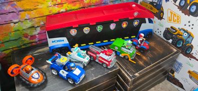 Paw Patrol transforming patroller with 6 Vehicles and 6 Figures