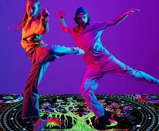 Blacklight Tree of Life Rug, UV Reactive Neon Fluorescent Area Rug, Non-slip Luminous Life Tree Moon & Sun Carpet, Glow in The Dark Boho Decor for Playroom Bedroom Living Room 180x120cm